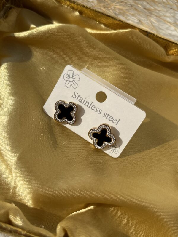 Black flower gold studs
